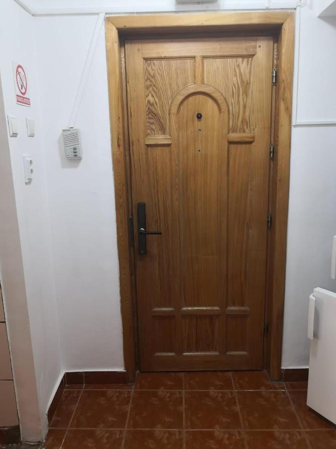 Apartament Cu Doua Camere Târgu Jiu エクステリア 写真