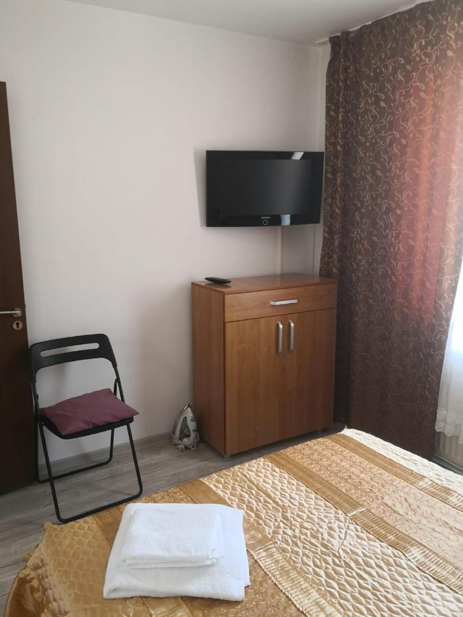 Apartament Cu Doua Camere Târgu Jiu エクステリア 写真