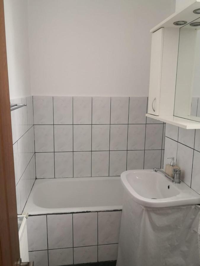 Apartament Cu Doua Camere Târgu Jiu エクステリア 写真